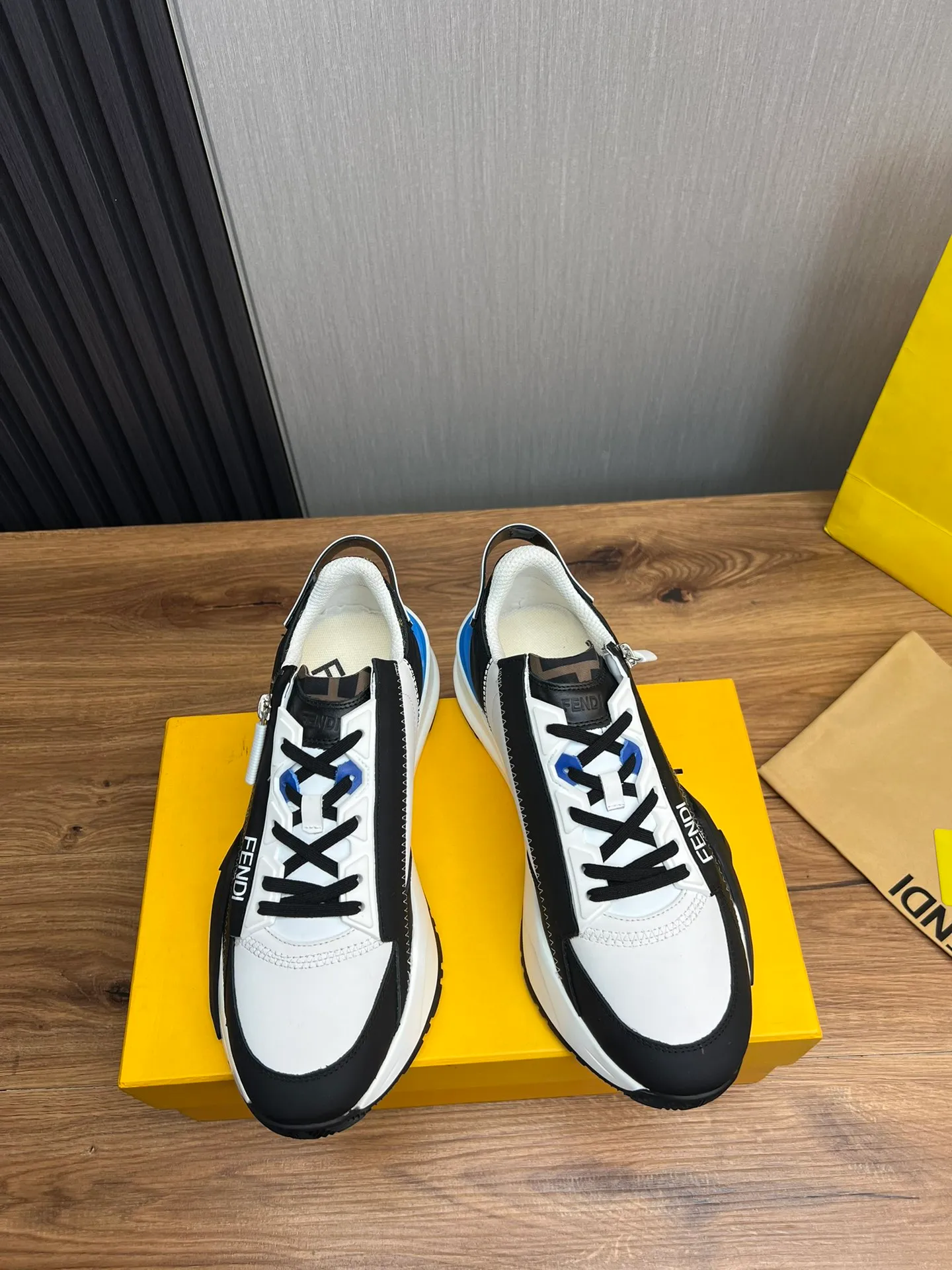 Men's men's shoes💰520💰 Fendi [Fendi] hot style is on the market🔥Fashionable casual men's shoes🔱Made of original brand fly knit fabric. Original cowhide + breathable mesh lining + sheepskin feet. Perfect shape and top quality, you deserve it🔜Original rubber outsole, ultra-light, non-slip and wear-resistant👣 Standard size 38-44